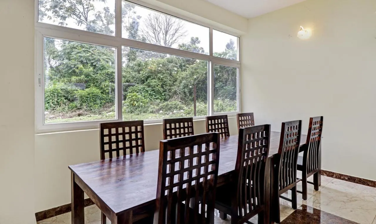 Shared common area for dormitory guests in Kodaikanal