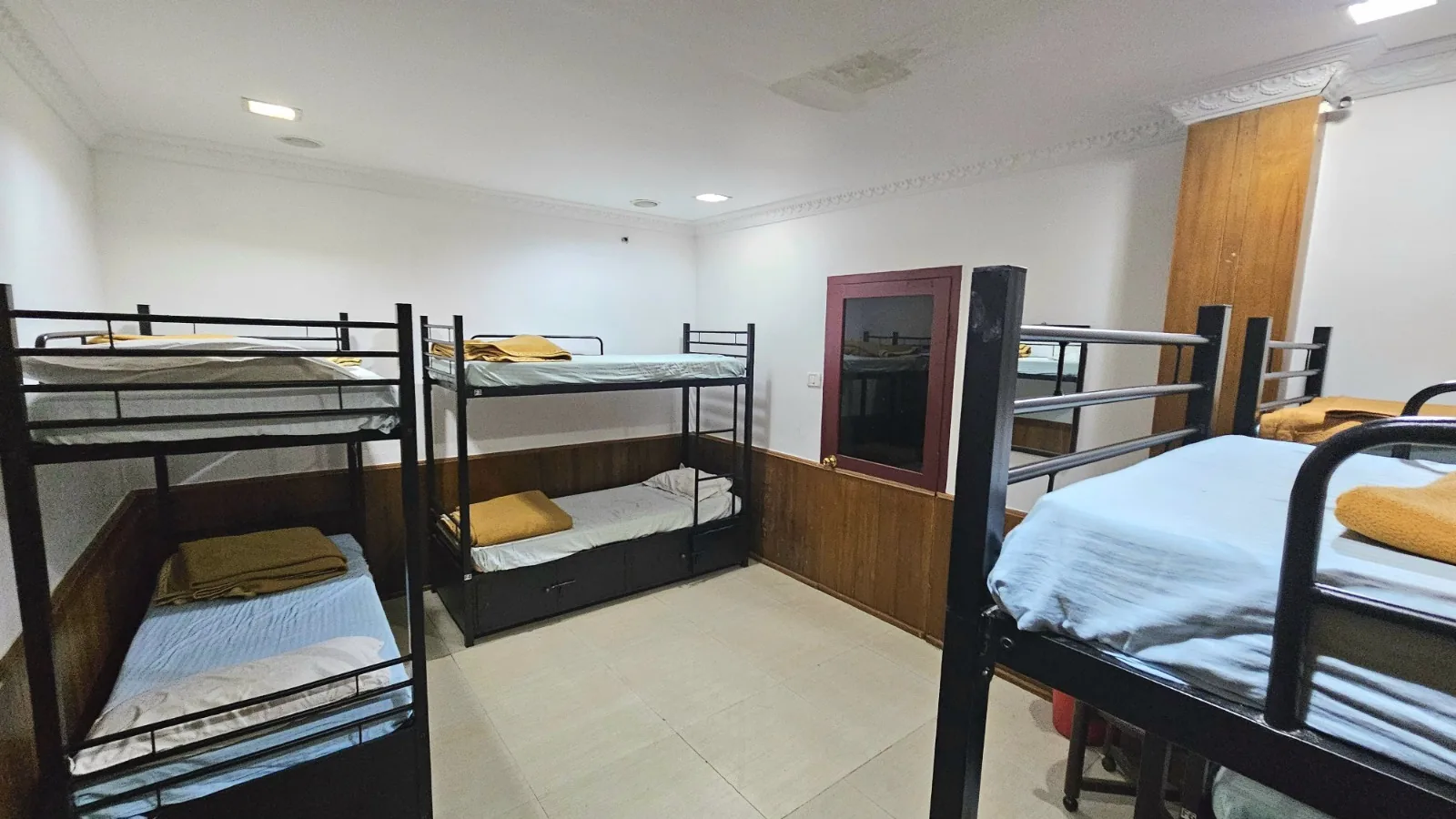 4-bed group dormitory room in Kodaikanal with bunk beds
